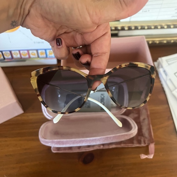 Authentic Miu Miu sunglasses 🤩 - Picture 5 of 7